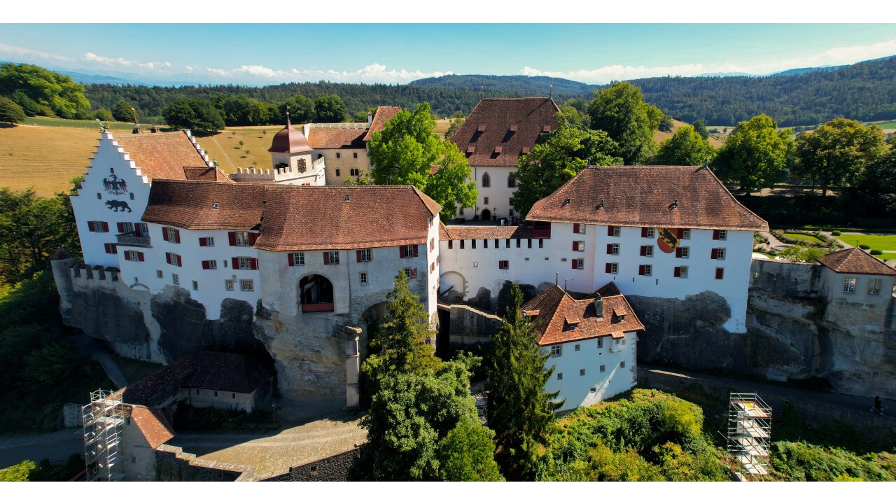 Ansicht Schloss Lenzburg, Bernerhaus auf der rechten Seite (Bild: Tschudin Urech Bolt AG )